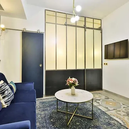 Lovely Loft With 2 Bedrooms Air Conditioned דירה *